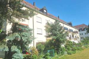RUHIG UND MITTEN IM GRÜNEN GELEGENES IDYLL - MIT GROSSEM SONNENBALKON!