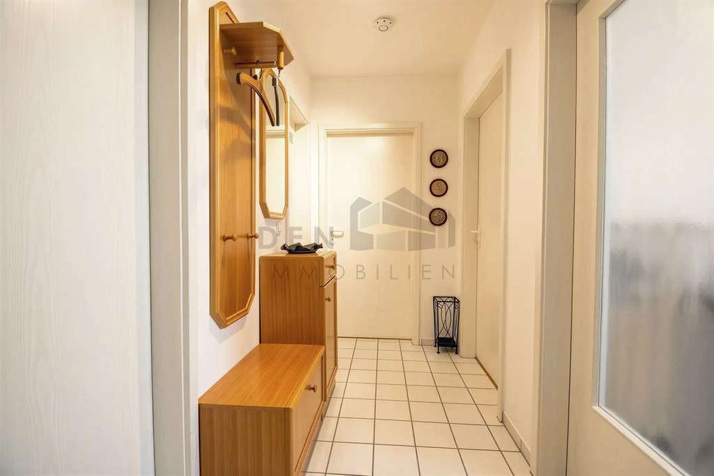 Immobilie in Karlsruhe - Kapitalanlage (4,52%) oder Eigennutz: 2-Zimmer-Wohnung mit Stellplatz in gefragter Innenstadtlage - Bild 1