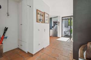 Exklusives Atriumhaus in begehrter Lage von München-Neuperlach / Verkauf auf Nießbrauchbasis – Die vollständige Adresse der Immobilie erhältst du vom Anbieter., 81739 Neuperlach, München – Vorschaubild 3