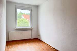 3-Raum-Wohnung mit guter Anbindung, herrlichem Ausblick und günstigem Preis (Kaufpreisfaktor 18,62!) – Die vollständige Adresse der Immobilie erhältst du vom Anbieter., 7743 Jena-Nord, Jena – Vorschaubild 11
