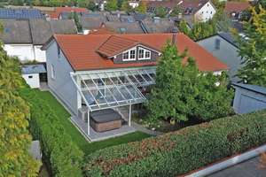 Ruhig gelegenes Einfamilienhaus mit Terrasse, Garage und Carport in Altötting – Hüttenberger Weg 20, 84503 Altötting – Vorschaubild 1