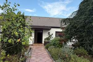 Wohnen mit Charakter: Gepflegtes Doppelhaus in der Gartenstadt