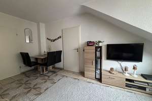 Wohnen mit Charakter: 2-Zimmer-Dachgeschosswohnung in Saarbrücken