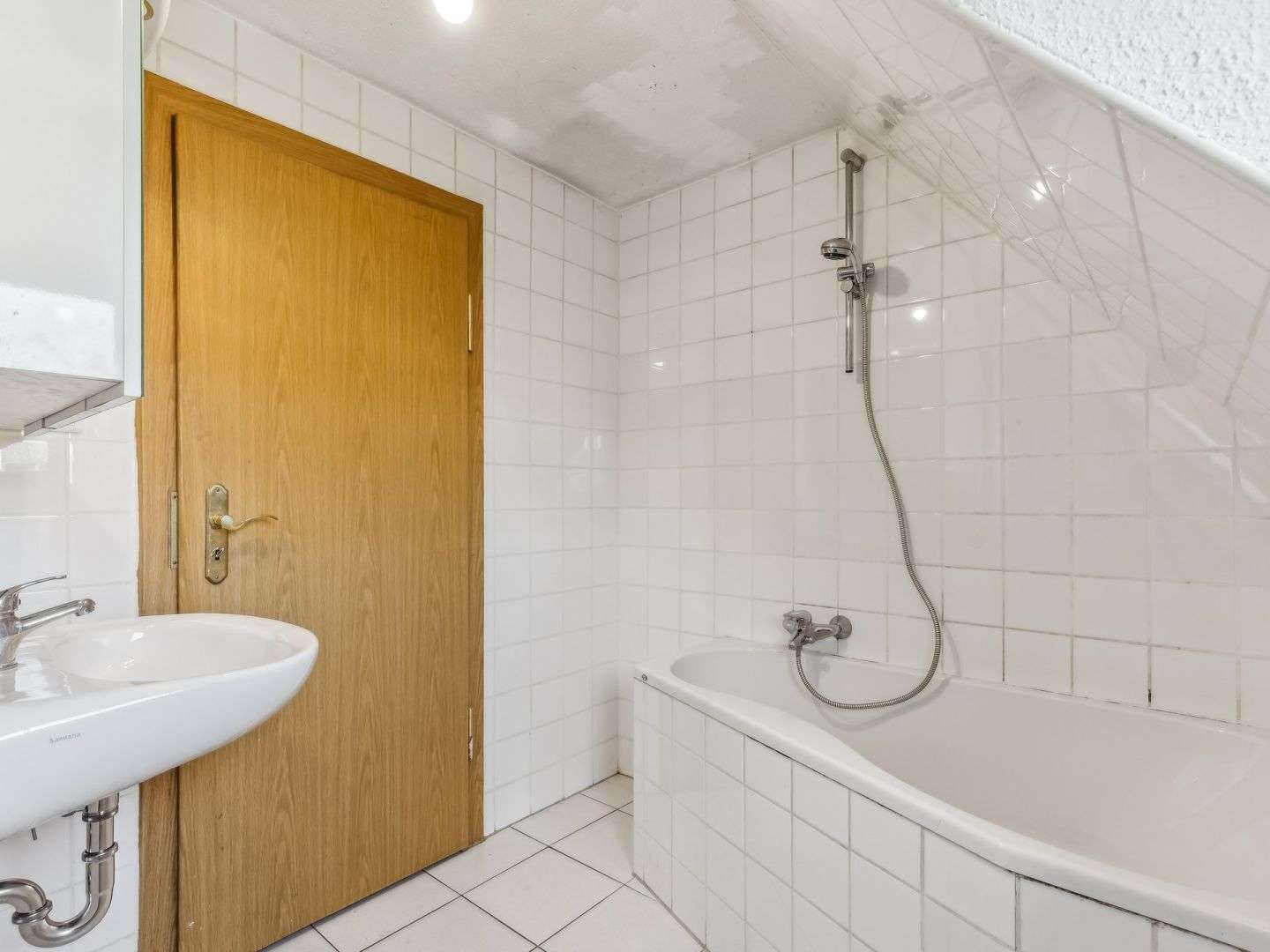 Immobilie in Eichenau - Charmante Doppelhaushälfte mit Renovierungsbedarf auf großzügigem Grundstück in Eichenau - Bild 3