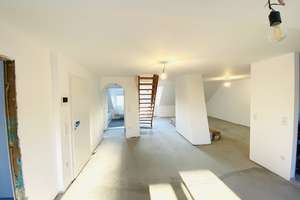 Dachgeschosswohnung mit ausgebautem Spitzboden / 115 qm Wohn- und Nutzfläche