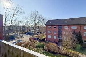 Zentral und ruhig: 2-Zimmer-Wohnung mit Balkon in Alt-Osdorf