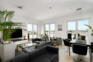 Gerresheim !Exklusive 4 Zimmer Penthouse-Wohnung mit Rundum-Terrasse, Aufzug & Tiefgarage