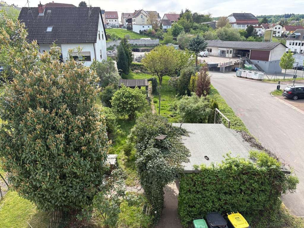 Immobilie in Püttlingen - Großes 2-3 Familienhaus mit Garten und Garagen in ruhiger Lage von Püttlingen - Köllerbach - Bild 3