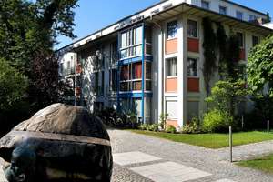 Haidhausen trifft Gartenoase: Vollrenovierte 3-Zimmer-Wohnung mit 2 Bädern & Traumgarten