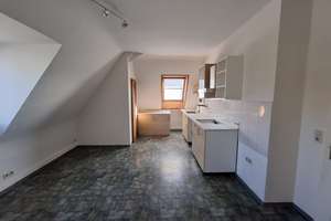 Großzügige helle 3 ZKB DG Whg in denkmalgeschützter Jugendstilvilla in KA-West – Die vollständige Adresse der Immobilie erhältst du vom Anbieter., 76133 Weststadt, Karlsruhe – Vorschaubild 2
