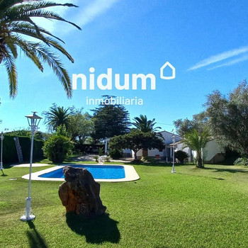 Exzellente Villa mit Swimmingpool zu verkaufen, ebenerdig auf einem rustikalen Grundstück von ca. 2.