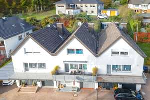 Gepflegtes Reihenmittelhaus*Garten*Balkon*Garage – Die vollständige Adresse der Immobilie erhältst du vom Anbieter., 61389 Schmitten – Vorschaubild 1