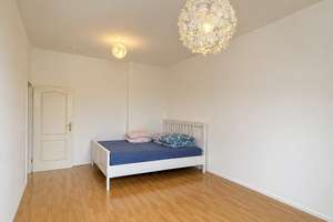 Bezugsfreie 1-Zimmer Wohnung im gepflegten Seitenflügel I Balkon I Küche