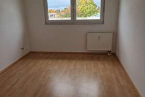 Schöne, frisch renovierte 3-Raum-DG-Wohnung mit Balkon und Garagenstellplatz in Mönchengladbach – Neersbroicher Straße 173, 41066 Flughafen, Mönchengladbach – Vorschaubild 14