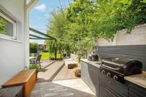 Wohnen wie im Urlaub: Familienidyll mit Pool & Outdoorküche – Berlin – Vorschaubild 8