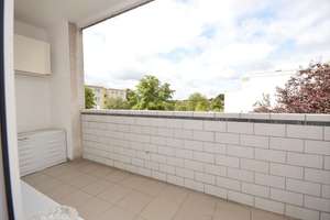 Sonnige, gepflegte 4-Zimmer-Wohnung mit Balkon + Einbauküche in Vorsfelde... – 38448 Vorsfelde, Wolfsburg – Vorschaubild 3