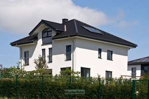 2-Familienhaus nebst 2 Einliegerwohnungen und Garage