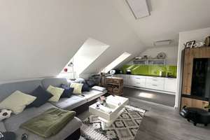 Charmante 2-Zimmer-Dachgeschosswohnung mit Loggia in begehrter Wohnlage von Erding – Die vollständige Adresse der Immobilie erhältst du vom Anbieter., 85435 Erding – Vorschaubild 2