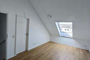 Erstbezug – Modernes 4-Zimmer-Reihenhaus mit Garten, 2 Bädern, Einbauküche & 2 Carports – Lilienstrasse 43, 90547 Stein – Vorschaubild 12