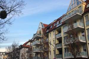 Lichtdurchflutete und großzügige 2,5 Zimmer Dachwohnung mit Wintergarten und zwei Schlafzimmern