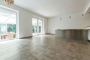 Gepflegtes Einfamilienhaus mit Einliegerwohnung, Vollkeller, Wintergarten und großem Grundstück – Die vollständige Adresse der Immobilie erhältst du vom Anbieter., 22455 Schnelsen, Hamburg – Vorschaubild 3