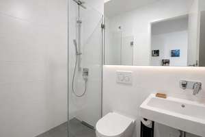 Exklusive 3-Zimmer-Wohnung mit Loggia im LIVING ISAR – Modernes Wohnen in Bestlage von München – Die vollständige Adresse der Immobilie erhältst du vom Anbieter., 81543 Siebenbrunn, München – Vorschaubild 19