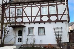Einfamilienhaus mit viel Raum für Ihre Gestaltungswünsche – Die vollständige Adresse der Immobilie erhältst du vom Anbieter., 53489 Sinzig – Vorschaubild 2