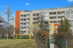 Ideal für Ihre Gestaltungsideen - renovierungsbedürftige 3 Zimmer Terrassenwohnung mit TG-Platz