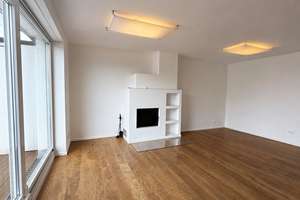 Stilvolle Maisonettewohnung mit 3,5 Zimmern, Dachterrasse, Kamin und Nähe zum  Rhein