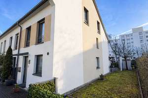 Neu- & hochwertiges REH mit gepflegten Garten, hochwertiger Einbauküche, 2 Stellplätzen – zeitnah fr – Die vollständige Adresse der Immobilie erhältst du vom Anbieter., 95448 Hammerstatt/St. Georgen, Bayreuth – Vorschaubild 1