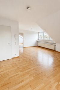 Schöne Dachgeschosswohnung in ruhiger Lage
