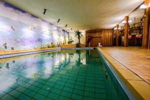 Großzügiges Einfamilienhaus mit Innen-Pool, Kamin und Sauna