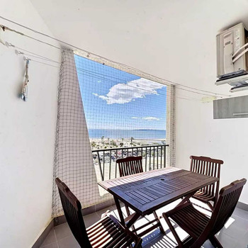 Renovierte Wohnung mit Meerblick in Strandnähe in Empuriabrava.
