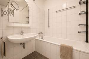 BEZUGSFREIE 2 ZI WOHNUNG ZU VERKAUFEN - IN UNTERRATH – Bielefelder Str. 9, 40468 Unterrath, Düsseldorf – Vorschaubild 4