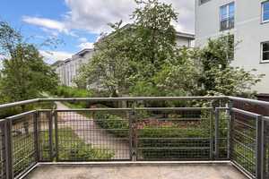 Erste eigene Wohnung mit Einbauküche, Aufzug und Balkon! – Rosenthaler Weg 24, 13127 Berlin – Vorschaubild 2