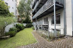 Große 5-Zimmerwohnung auf zwei Etagen mit Garten und zwei Stellplätzen i.Oberkassel. – Schwalmstr. 3, 40547 Oberkassel, Düsseldorf – Vorschaubild 2