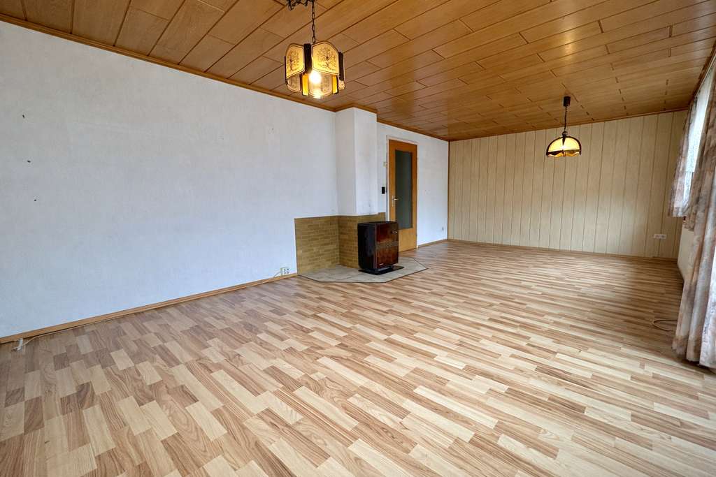 Immobilie in Forbach - Charmante Doppelhaushälfte in ruhiger Lage von Forbach im Ortsteil Gausbach mit viel Potenzial - Bild 3