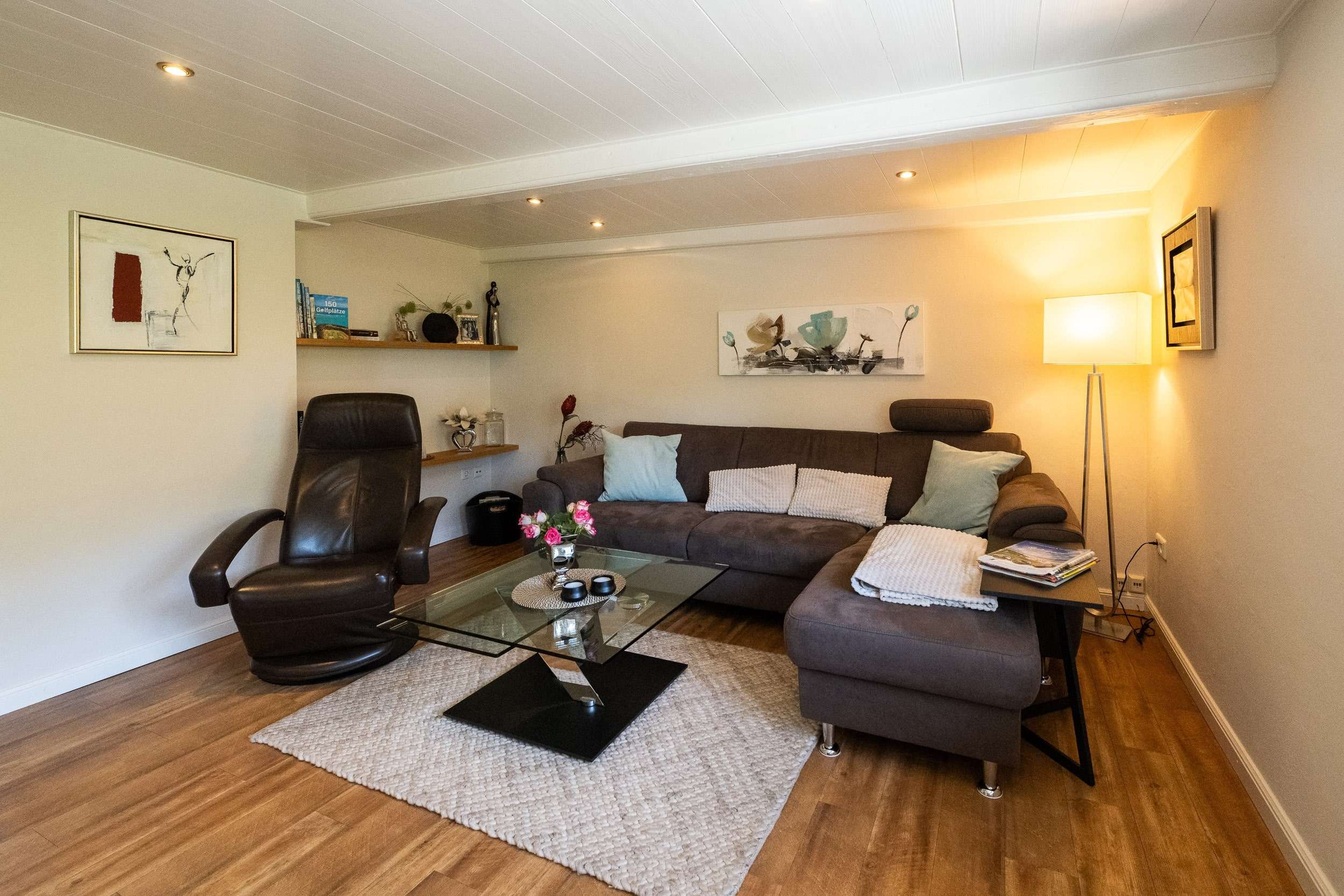 Immobilie in Risum-Lindholm - Idyllisches Friesenhaus unter Reet in bevorzugter Wohnlage - Bild 8