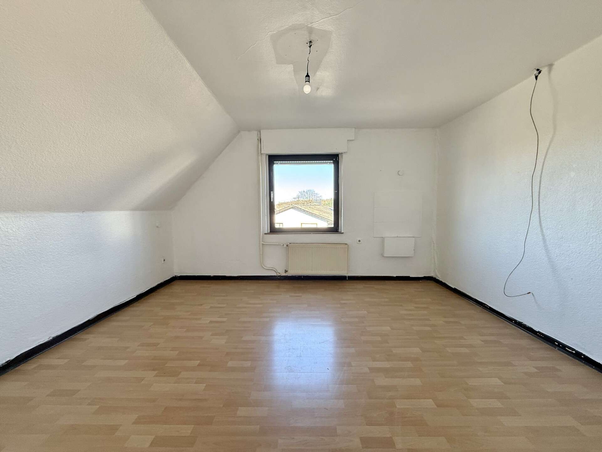 Immobilie in Gehlert - Einfamilienhaus mit großem Nebengebäude – großzügiges Grundstück inklusive! - Bild 12