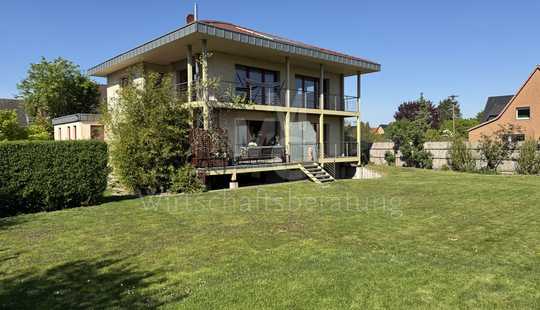Bild von Beeindruckendes Einfamilienhaus auf einem Traumgrundstück in begehrter Lage