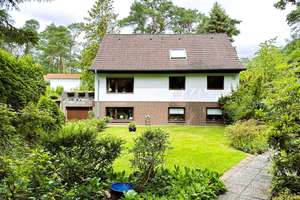 GROSSZÜGIGES HAUS AUF TRAUMHAFTEN GRUNDSTÜCK:
IDYLLISCHE LAGE SÜDLICH DES STADTPARKS – Die vollständige Adresse der Immobilie erhältst du vom Anbieter., 21244 Buchholz in der Nordheide – Vorschaubild 1