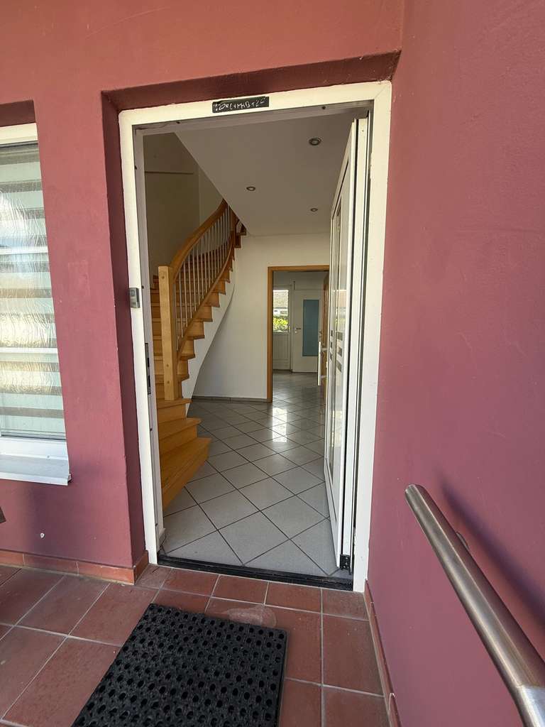 Immobilie in Eichendorf - Großzügiges Zweifamilienhaus mit PV-Anlage und 3 Garagen  - Bild 4