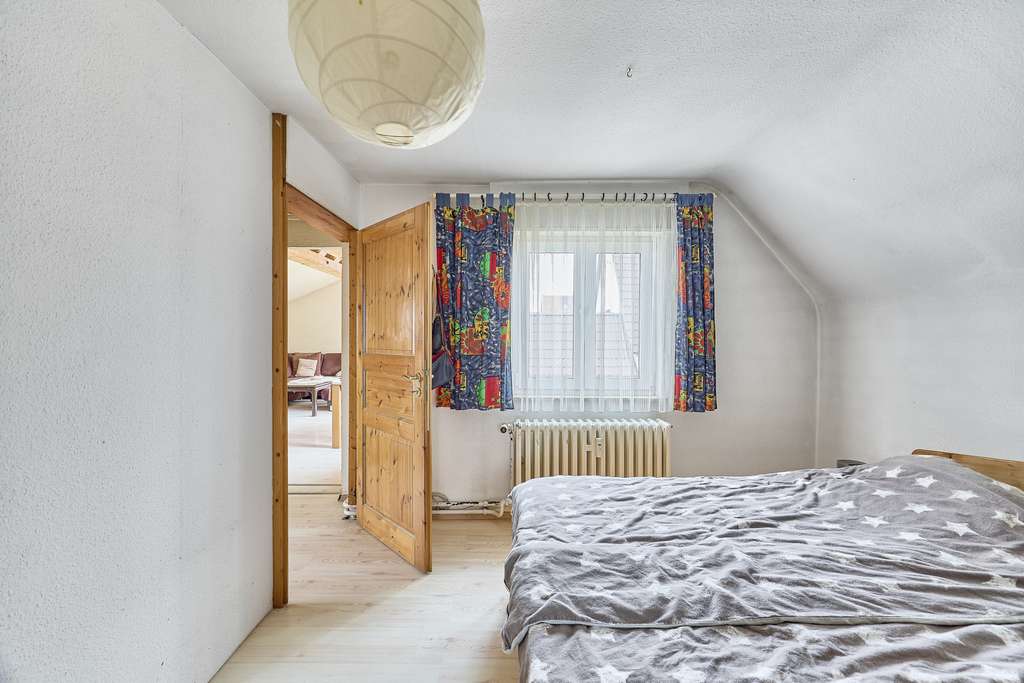 Immobilie in Schifferstadt - 4-Zimmer-Dachgeschosswohnung mit Garten und Garage in gepflegtem 2FH! - Bild 4