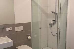 Neuwertige 2-Zimmer-Wohnung im familienfreundlichen Wohnkomplex in Düsseldorf Golzheim – Schwannstraße 17, 40476 Golzheim, Düsseldorf – Vorschaubild 2