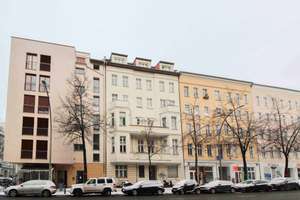 Vermietet: 2-Zimmer-Altbauwohnung im 4. OG (ohne Aufzug) mit Keller nahe Rosenthaler Platz – Die vollständige Adresse der Immobilie erhältst du vom Anbieter., 10115 Mitte (Ortsteil), Berlin – Vorschaubild 1