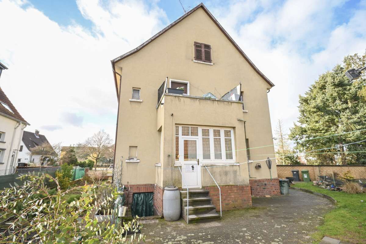 DIETZ: 2-Familienhaus mit ausgebautem Dachgeschoss - Zentrale Lage im Mischgebiet von Babenhausen!, Darmstadt Dieburg Kreis – Bild 2