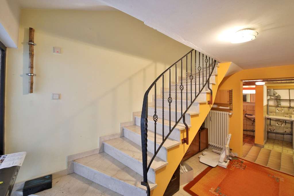 Immobilie in Bühlertal - Charmantes Zweifamilienhaus mit großem Garten, zwei Wintergärten, Sauna und Ausbaupotenzial - Bild 2