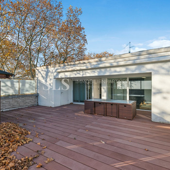 Tolles Penthouse mit großer Dachterrasse, eigenem Schwimmbad im Keller und Sauna