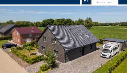 Bild von Neuwertiges Zweifamilienhaus mit exklusiver Ausstattung in ruhiger Feldrandlage