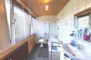 ++ MODERNISIERTES DREIFAMILIENHAUS + DOPPELGARAGE + GARTEN IN GUTER LAGE!! ++ – Die vollständige Adresse der Immobilie erhältst du vom Anbieter., 52134 Herzogenrath – Vorschaubild 19